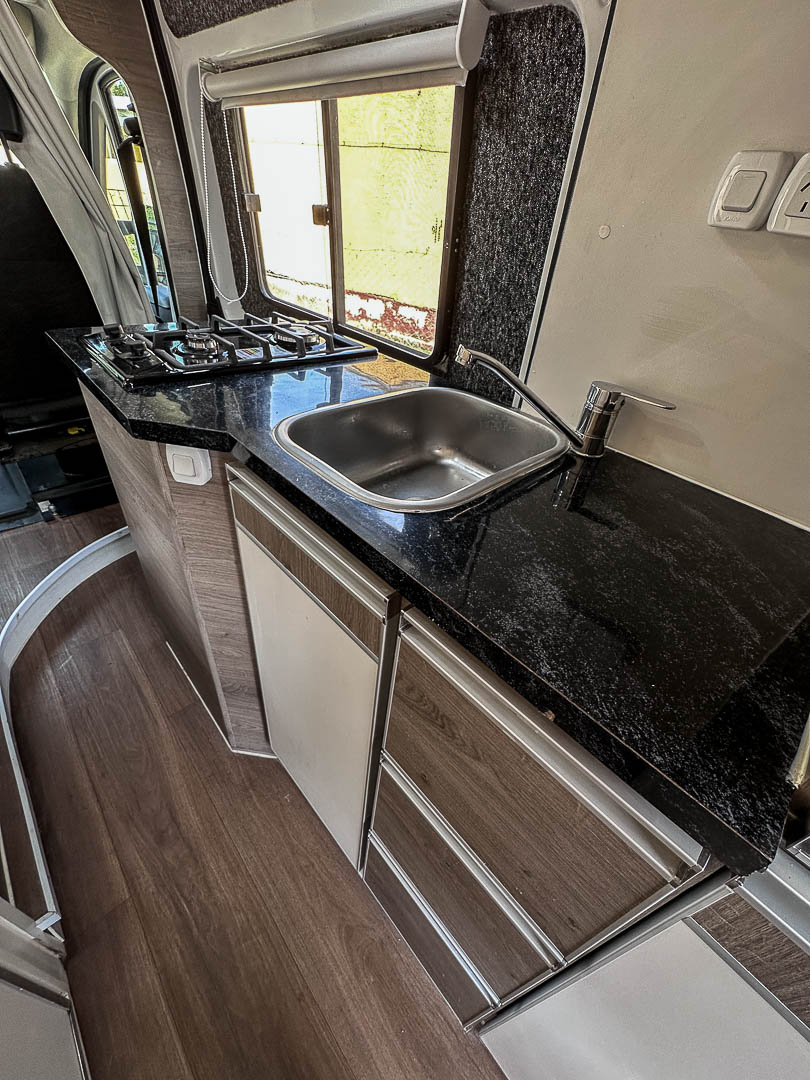 Motorhome Furgon 4 Personas. 08